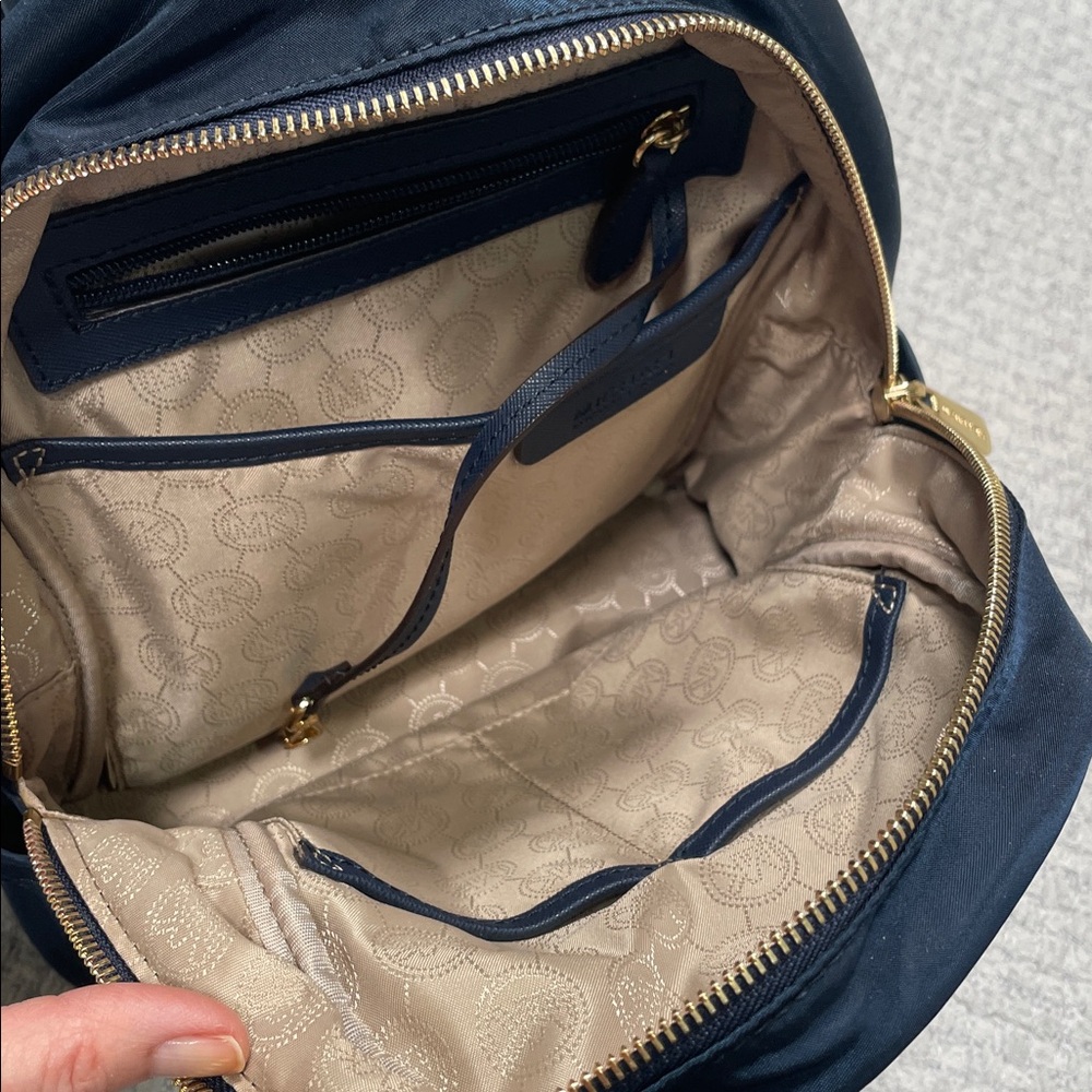 NWT’s Micheal Kors Jet Set Navy Blue Gold Backpack Bag Travel Pockets - Picture 14 of 16